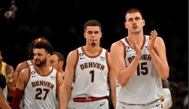 DB体育电竞-巴萨击败老对手湖人，晋级之路一路高歌！