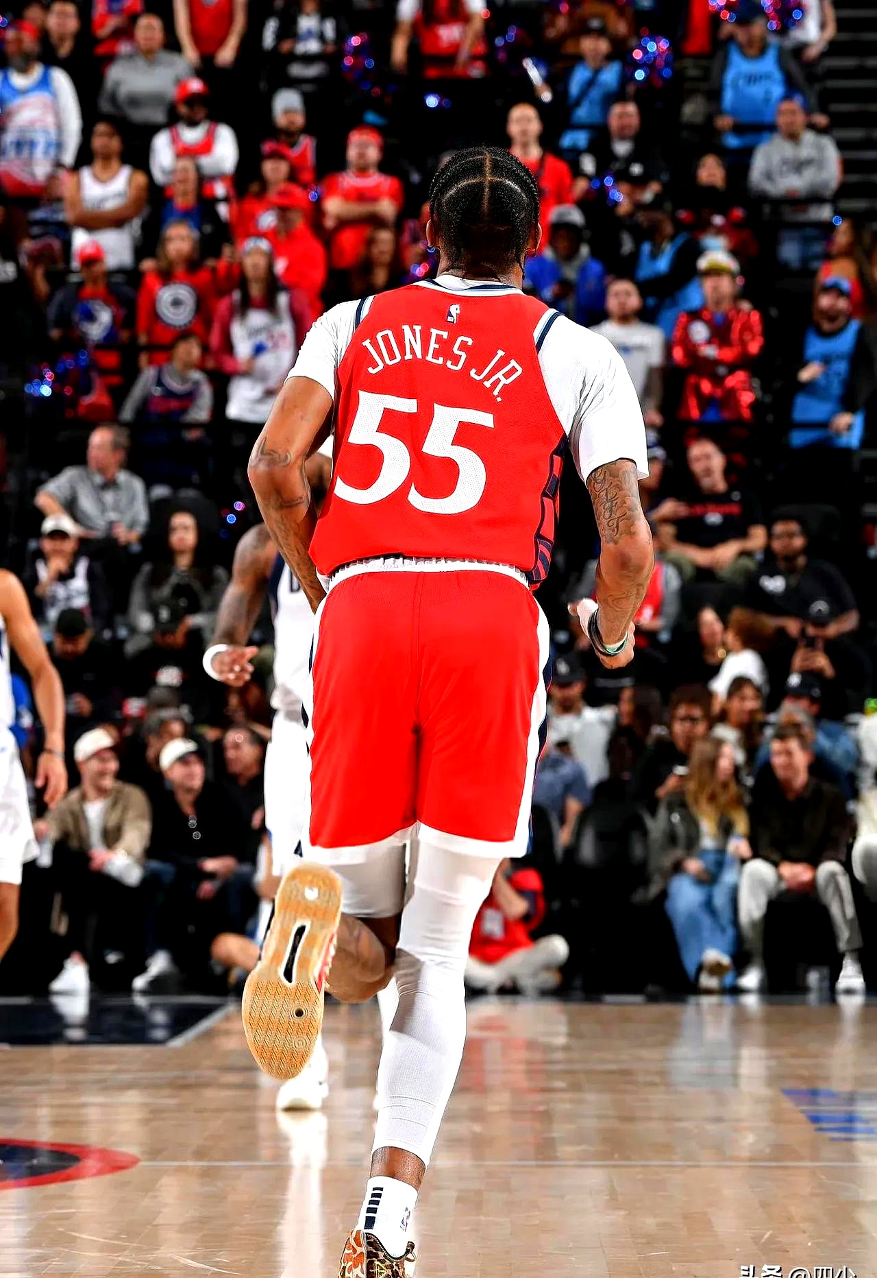 DB体育官方首页-快船球星三分绝杀，全场观众热烈欢呼，参加网上最新一些这些.